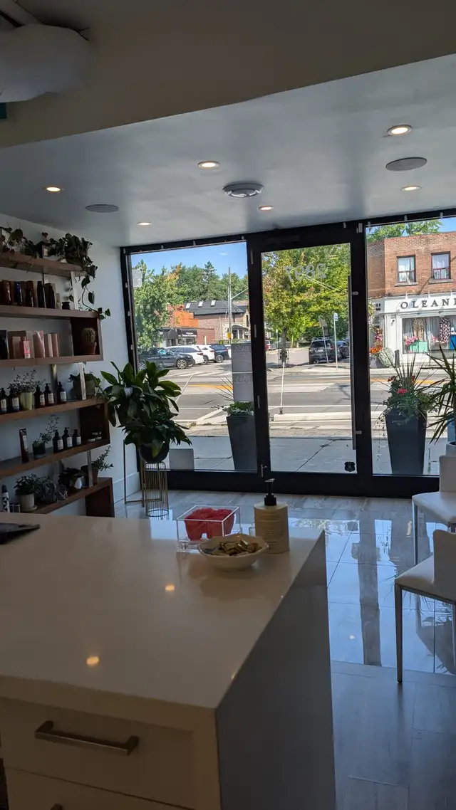 Hairstylist Chair Rental - Photo 3