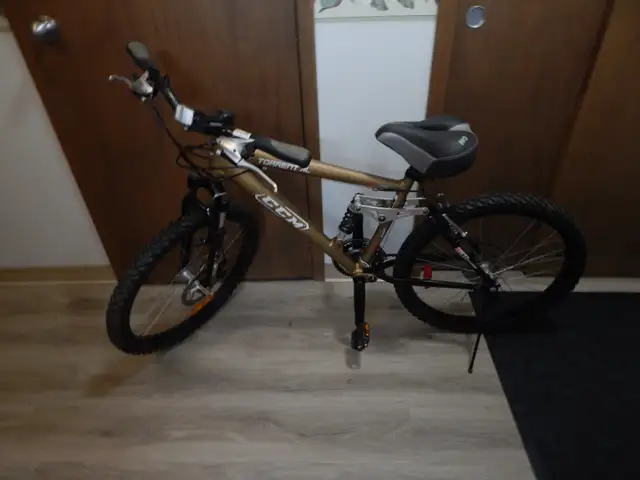 CCM Torrent AL Mountain Bike, NEAR NEW