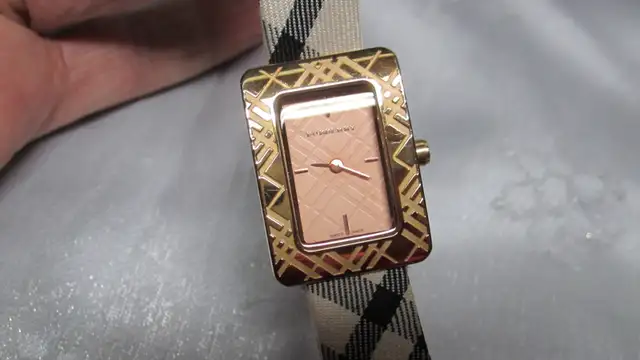 SWEET WOMEN’S GOLD BURBERRY TANK STYLE WATCH