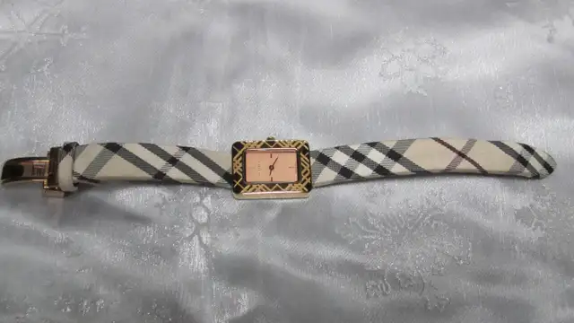 SWEET WOMEN’S GOLD BURBERRY TANK STYLE WATCH - Photo 5