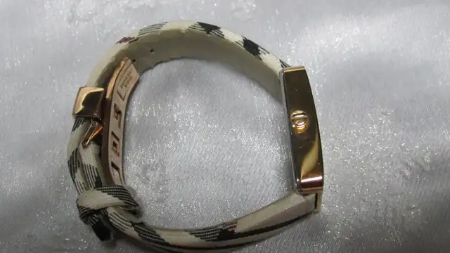 SWEET WOMEN’S GOLD BURBERRY TANK STYLE WATCH - Photo 6