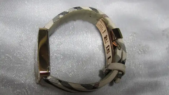 SWEET WOMEN’S GOLD BURBERRY TANK STYLE WATCH - Photo 7