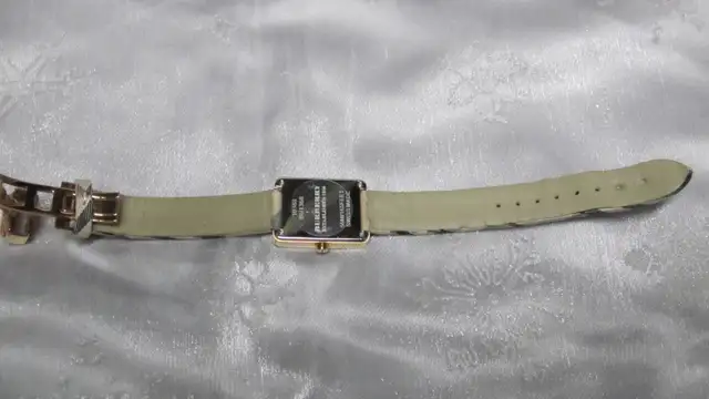 SWEET WOMEN’S GOLD BURBERRY TANK STYLE WATCH - Photo 10