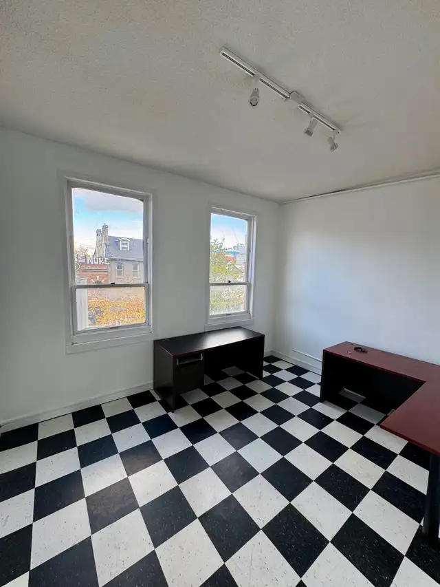 Queen West Studio/Office - Photo 2