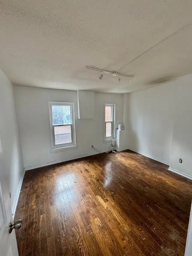 Queen West Studio/Office - Photo 3