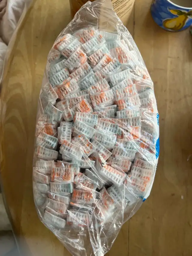 100 brand new disposable shoe covers - Photo 2