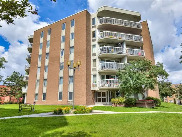 Condo 4 1/2 à louer – St-Laurent – 2200$/mois – Dispo 1er juil. - Photo 2