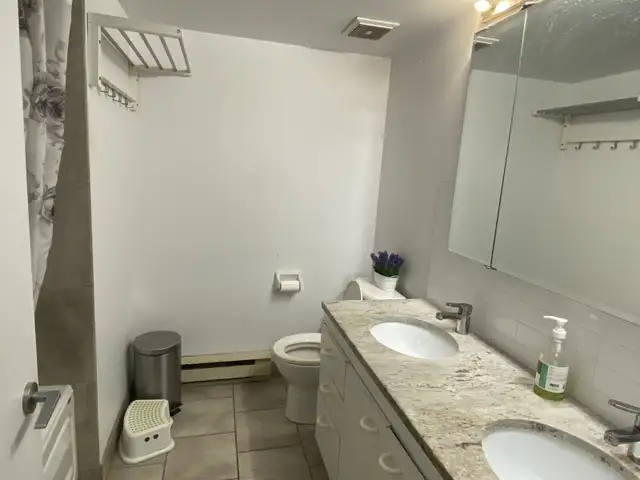 Condo 4 1/2 à louer – St-Laurent – 2200$/mois – Dispo 1er juil. - Photo 9