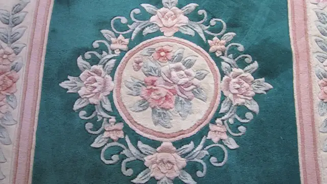 WONDERFUL 46"X 72" HANDMADE FLOWER MOTIF WOOL RUG - Photo 5