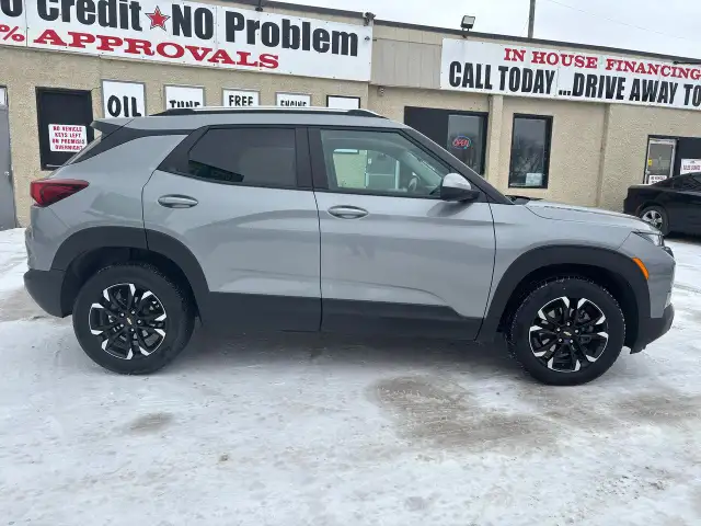 2023 Chevrolet TrailBlazer AWD 4dr LT - Photo 3