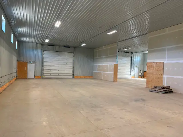 6400 sq/ft heated shop for rent. - Photo 6