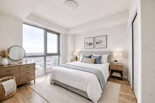 MODERN 1-BEDROOM   DEN CONDO WITH STUNNING CITY VIEWS - Photo 2
