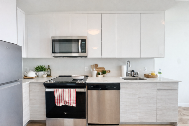 MODERN 1-BEDROOM   DEN CONDO WITH STUNNING CITY VIEWS - Photo 4