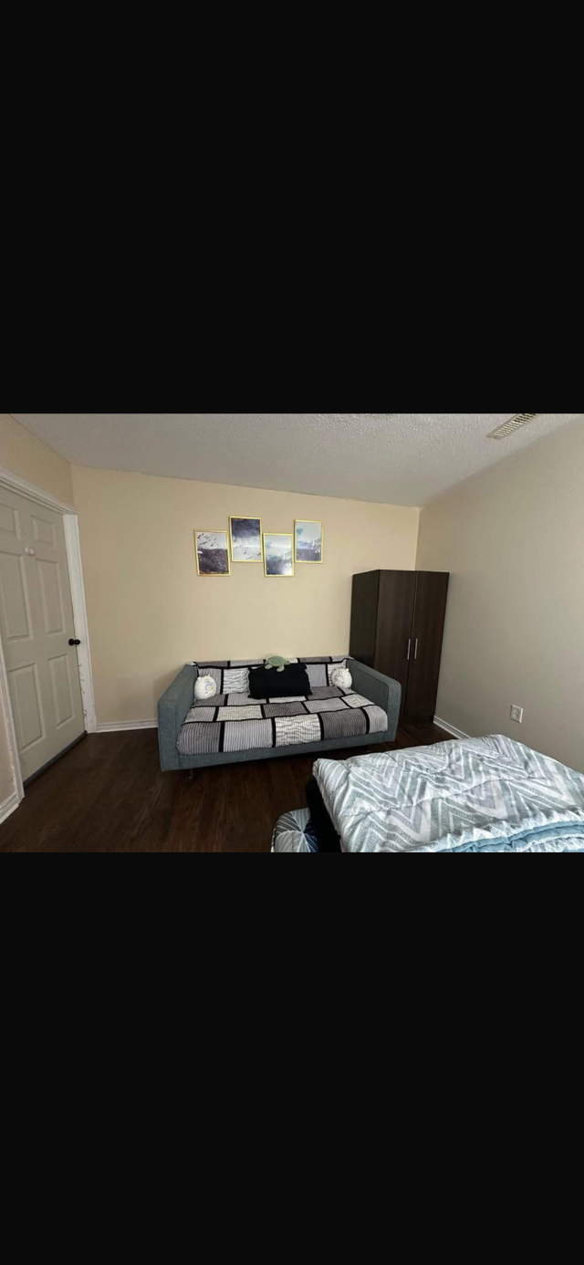 Room available for rent close to Fleming College (PTBO) - Photo 3
