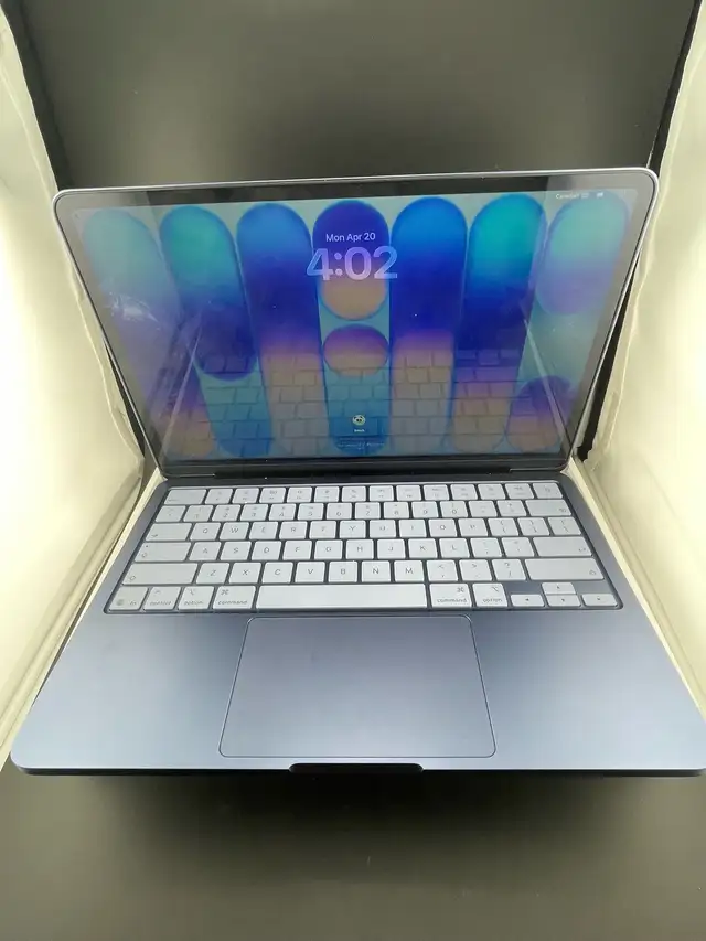 MACBOOK NEO IN BOX W/CHARGER - Photo 2