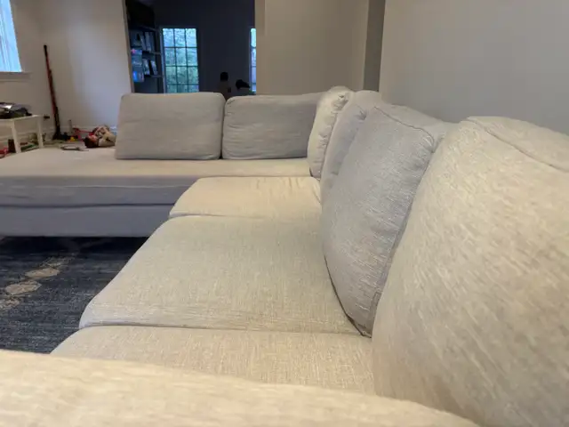 Beautiful modern couch with chaise - Photo 5