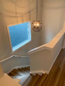 3 Bed 2.5 Bath 2 Car Garage Fenced yard, Rental in Airdrie. - Photo 2