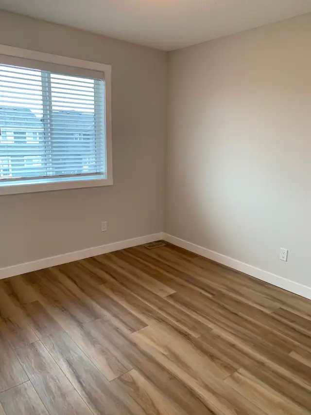 3 Bed 2.5 Bath 2 Car Garage Fenced yard, Rental in Airdrie. - Photo 11