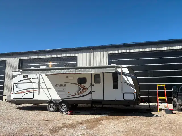2013 Jayco Eagle 32’ with bunks and outdoor kitchen - Photo 2