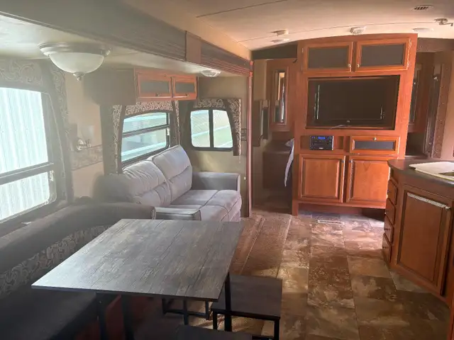 2013 Jayco Eagle 32’ with bunks and outdoor kitchen - Photo 4