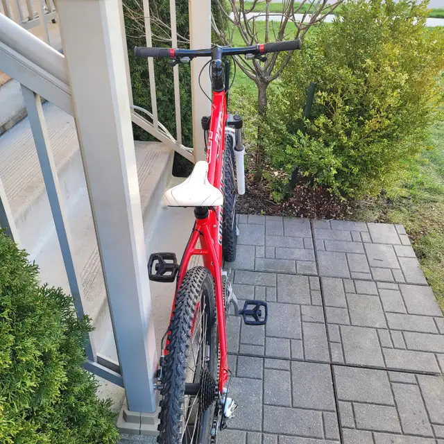 Specialized Hardrock Sport Mountain Bike With Disc Brakes - Photo 9