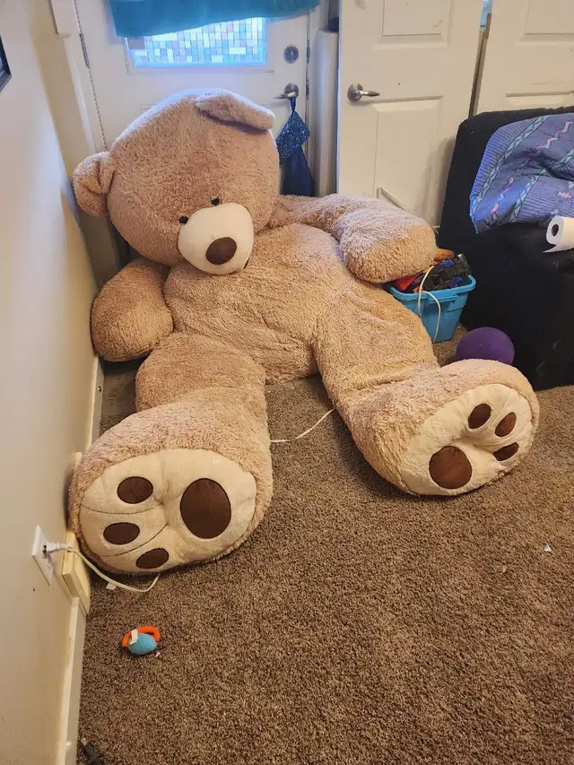 GIANT 8 foot, 200 pound teddy bear - Photo 2