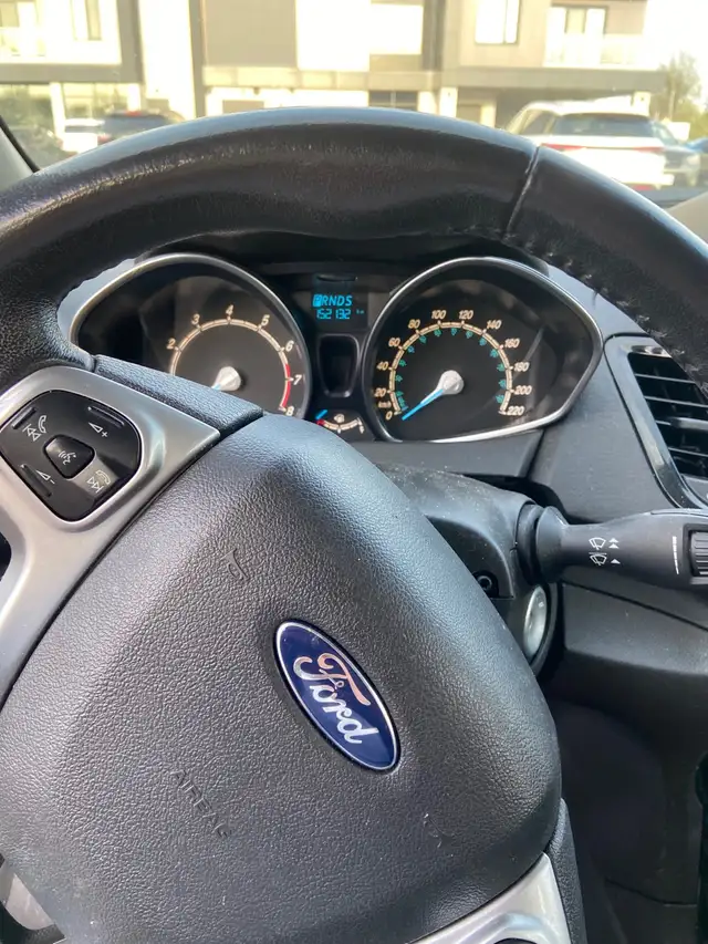 2015 RED FORD FIESTA - Photo 4