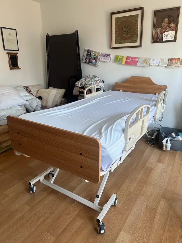 Hospital Bed - Photo 2