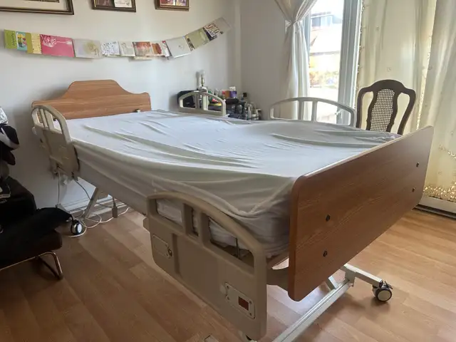 Hospital Bed - Photo 3