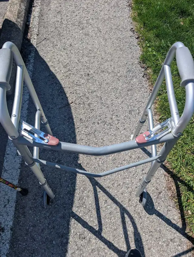 2 wheeled walker with sliders - Photo 3