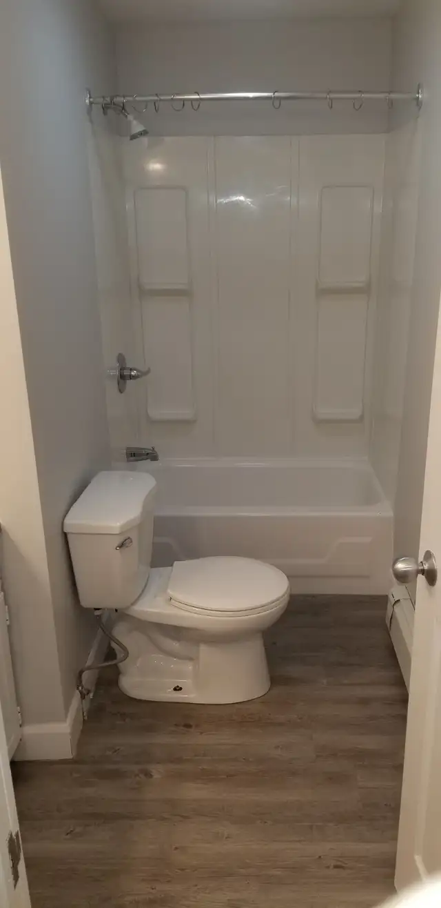 Walk Downtown Main Floor 1-Bedroom Apt. $1295/Month - May 1st - Photo 2