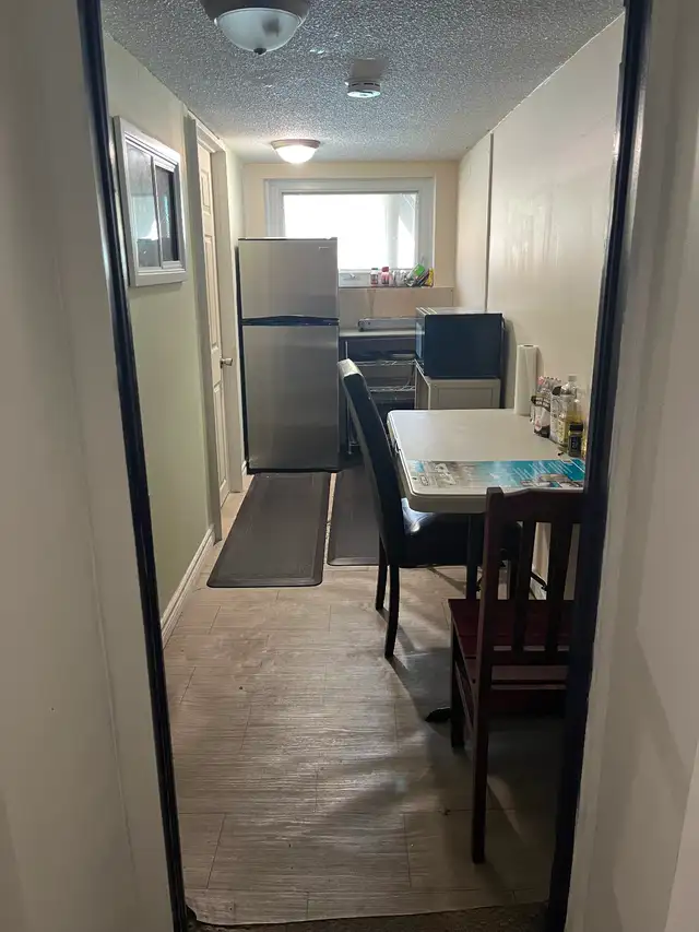 VERY BRIGHT ROOM NORTH YORK BATHURST AND STEELES NEAR BUS - Photo 5