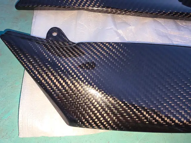 2004-06 Yamaha R1 Real Carbon Fiber Fuel Tank Trim Side Pieces - Photo 2