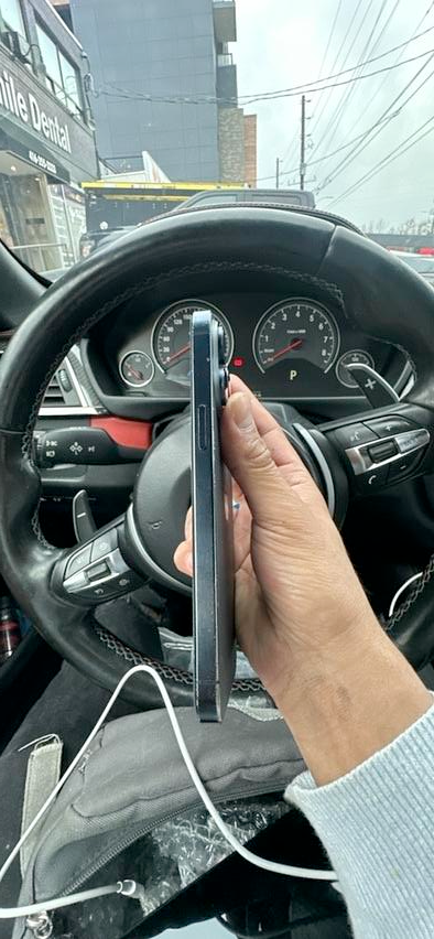 iPhone 15 Pro Max 256gb minor scuffs Airpods Pkg/Delivery - Photo 6