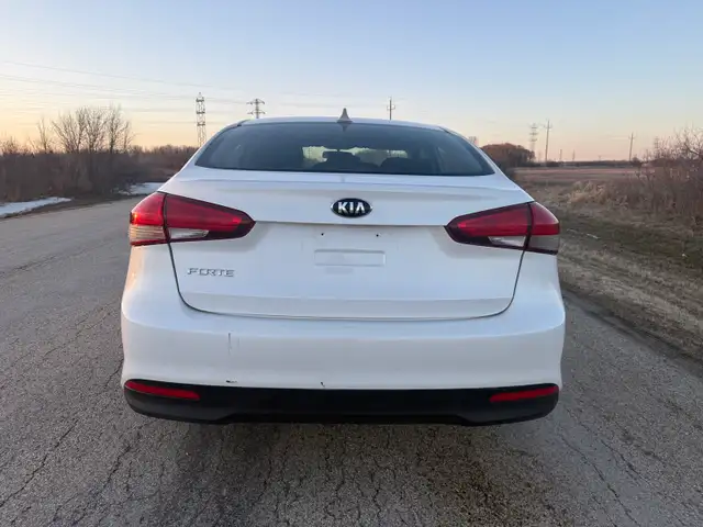 2017 Kia Forte Automatic - Photo 2