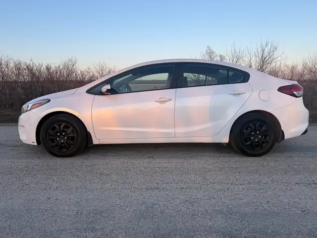 2017 Kia Forte Automatic - Photo 4