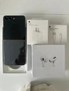 Samsung Galaxy fold flip 5 256GB Airpods/Delivery