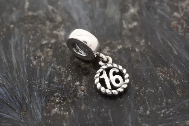 PANDORA SWEET 16 DANGLE CHARM 790494