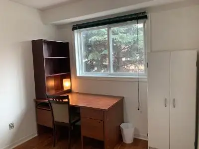 Furnished Private Room in center of Mississauga available - Photo 2