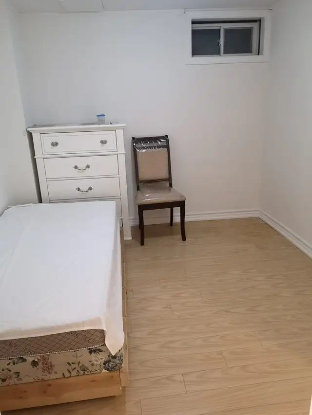 Room with Private Bathroom near Erindale GO Station