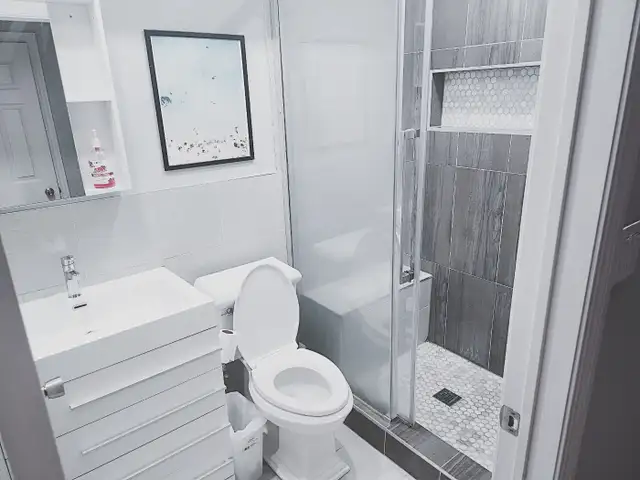 Clean and well maintained private unit(North york, Female home) - Photo 4