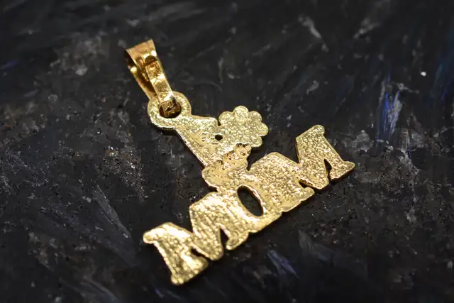 10K #1 MOM PENDANT DIAMOND CUT - Photo 3