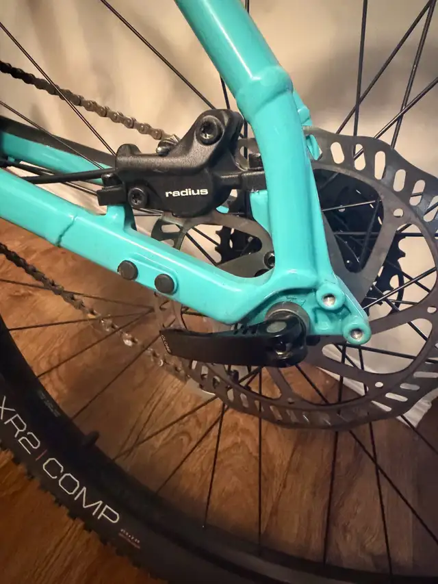 woman trek mountain bike - Photo 3