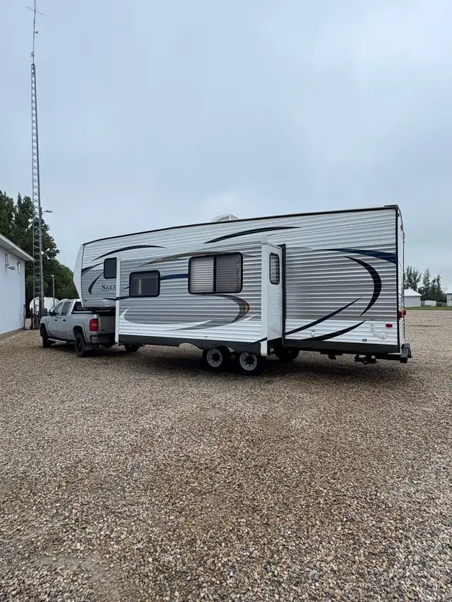 2015 Salem 5th Wheel - Photo 2