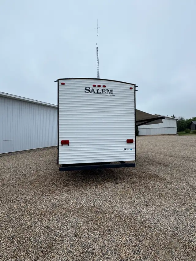 2015 Salem 5th Wheel - Photo 4