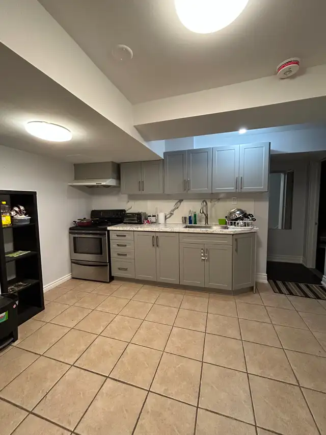 Shared room available in Scarborough - Photo 2