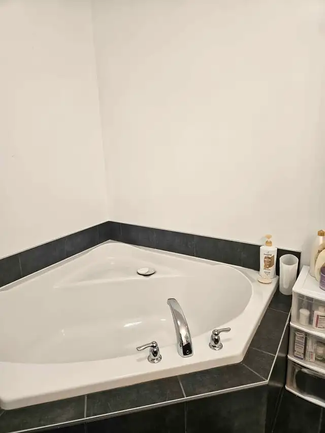 Haut du duplex sur 2 étages à louer : 3 chambres pour 1 er juill - Photo 10