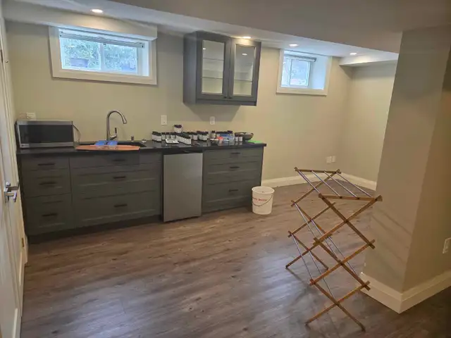 Rental share -a wonderful woman, in a home on Rebecca, Oakville - Photo 3