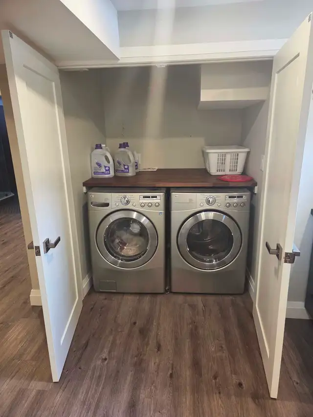 Rental share -a wonderful woman, in a home on Rebecca, Oakville - Photo 5