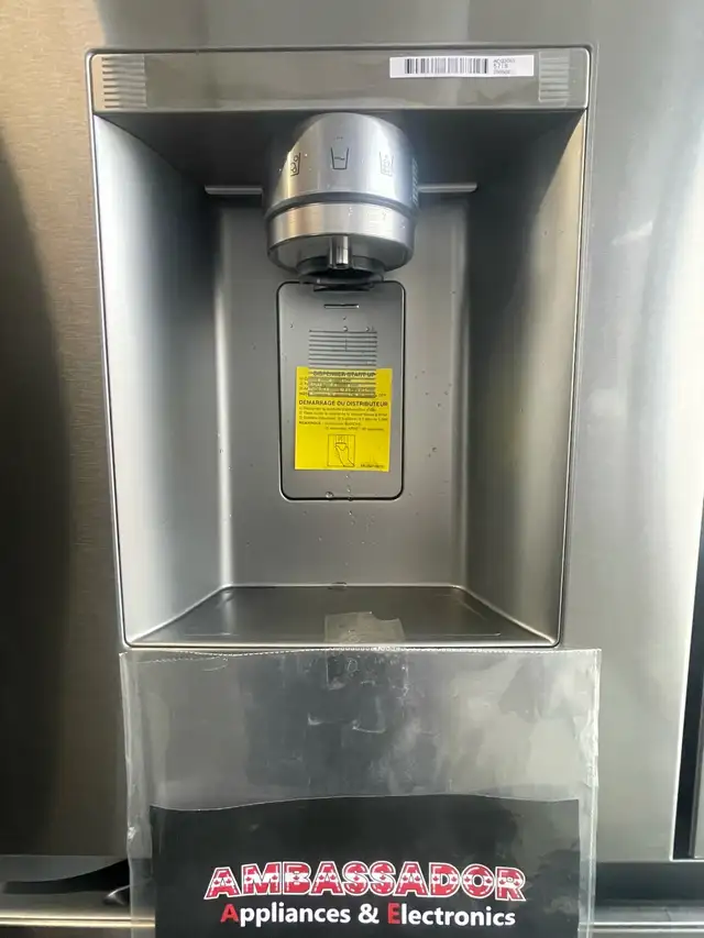 NEW 36" LG Counter Depth French (26 Cu.Ft) Water &Ice Dispenser - Photo 7